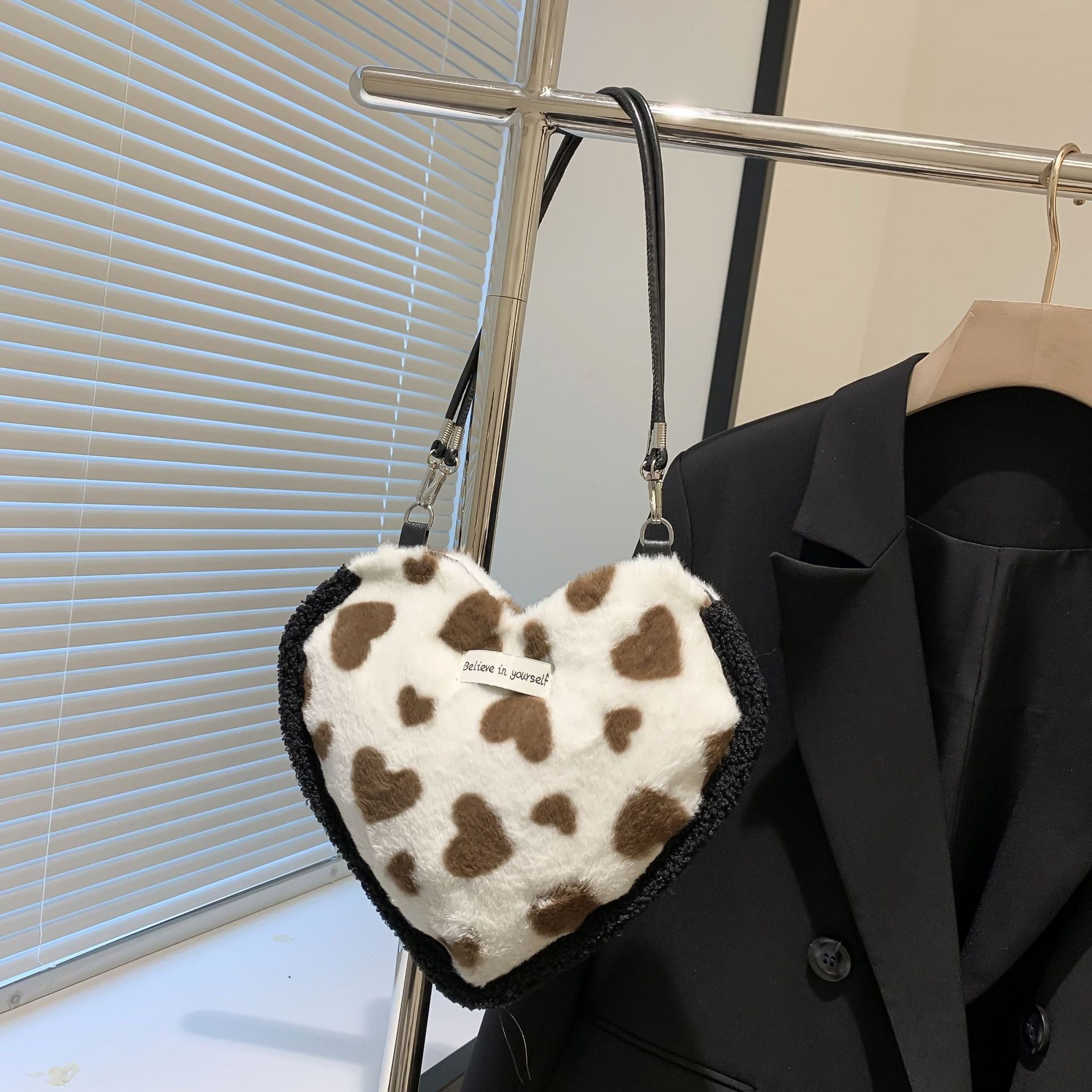 Wholesale 2023 Winter New Simple Heart-shaped Plush Shoulder Bag