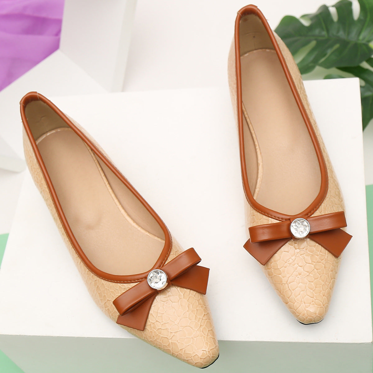 Al por mayor de 2023 nuevos zapatos puntiagudos de tacón medio