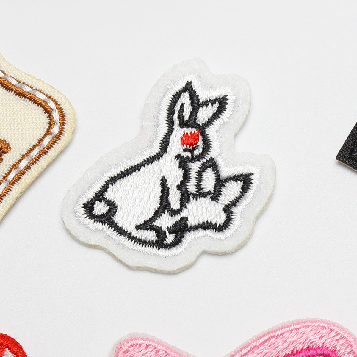 Wholesale DIY Embroidery Patch Cute Rabbit Round Badge Hat Clothes Decoration FS