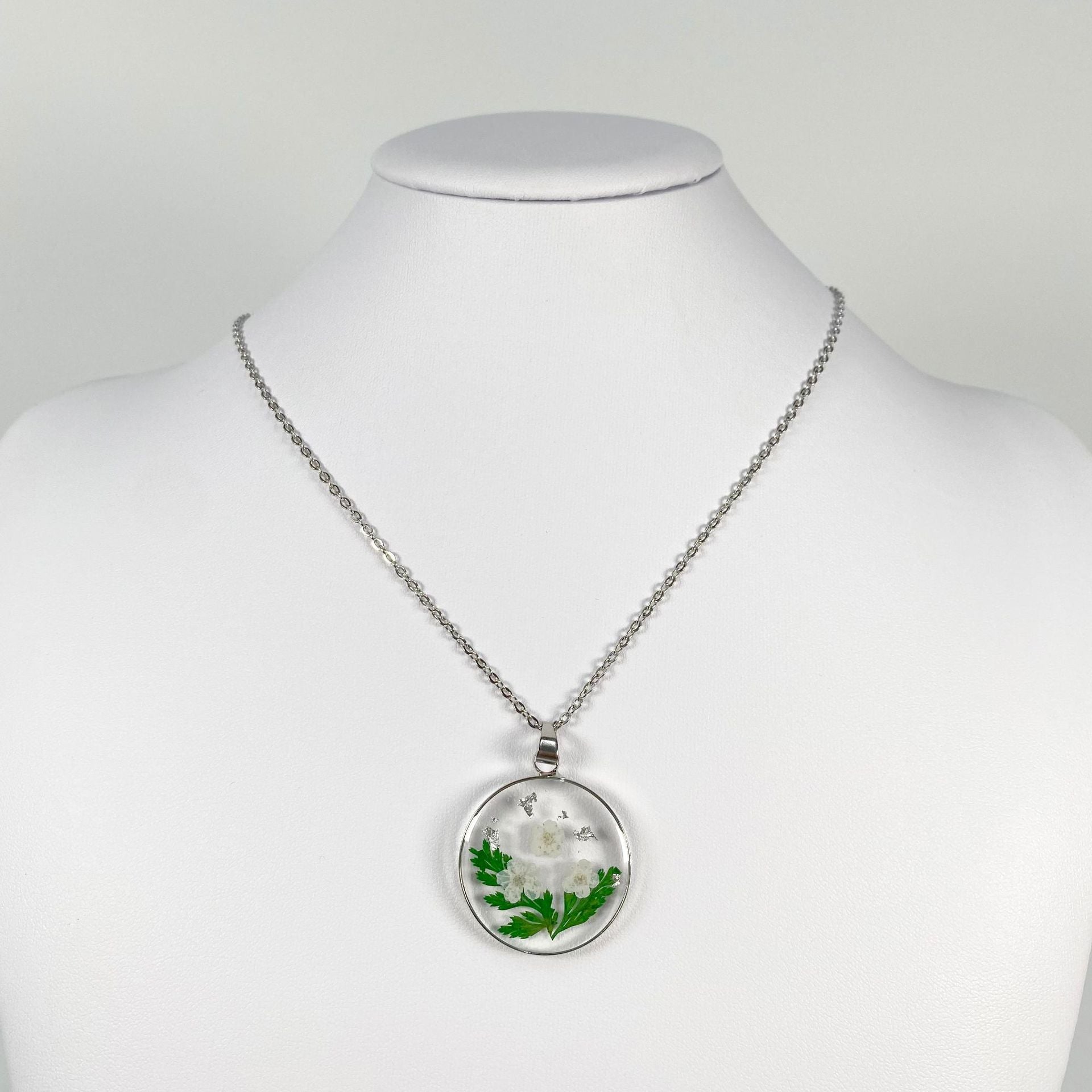 Wholesale 12pcs Resin Creative December Dried Flower Necklace