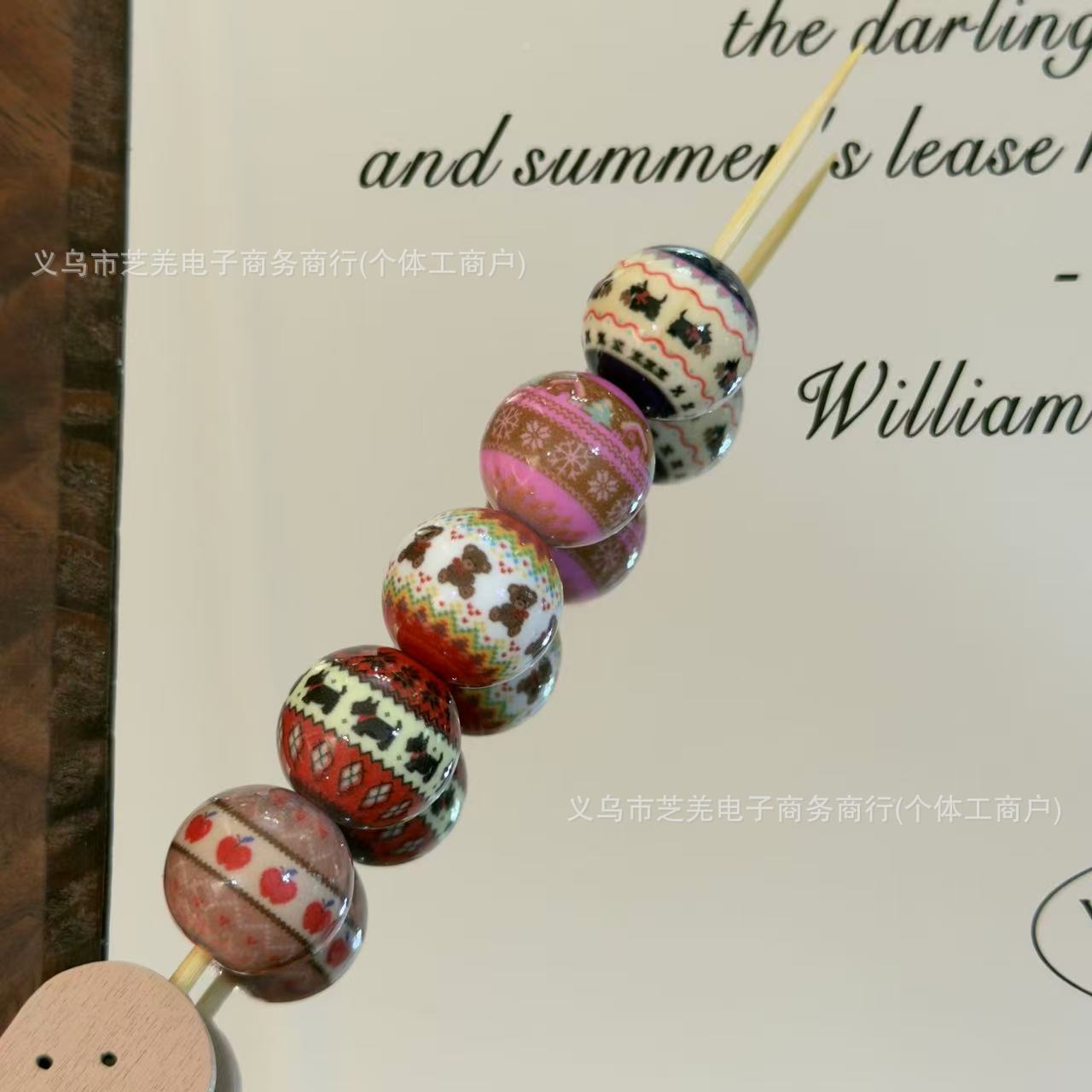 Wholesale 10pcs Embossed baked paint circular shape of Fer Island Acrylic Beads