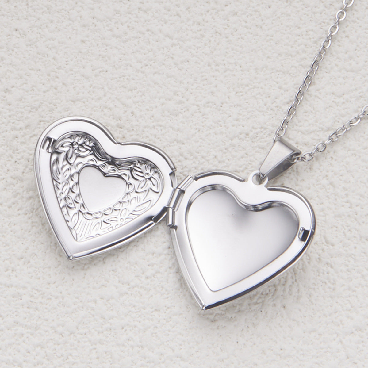 Wholesale Stainless Steel Necklace Gold Heart Pattern Frame Box Pendant O-Chain
