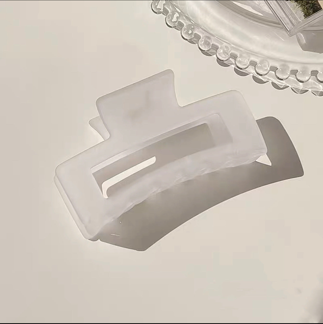 Wholesale Frosted Big Claws Resin Hair Clips