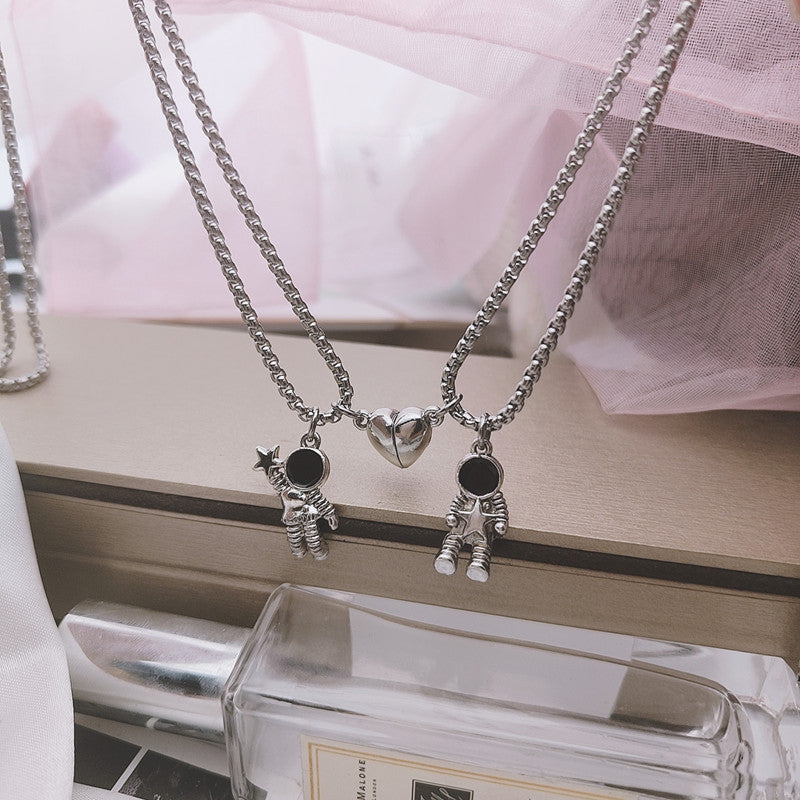 Wholesale Astronaut Couple Necklaces Trendy Women's Men's Unique Pendant Long Distance Relationship Valentine's Day Gift