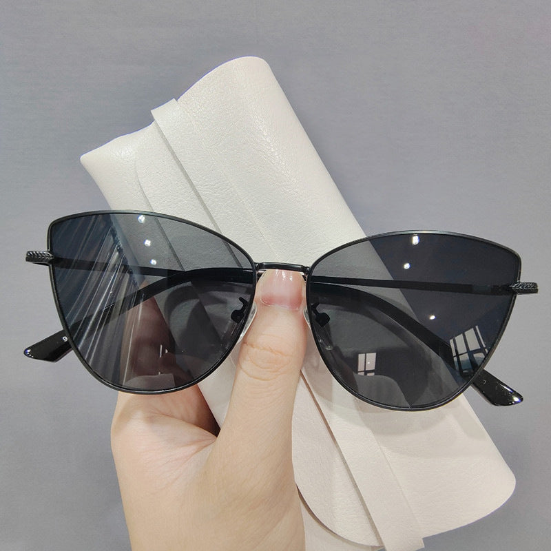Wholesale Small metal frame cat-eye sunglasses