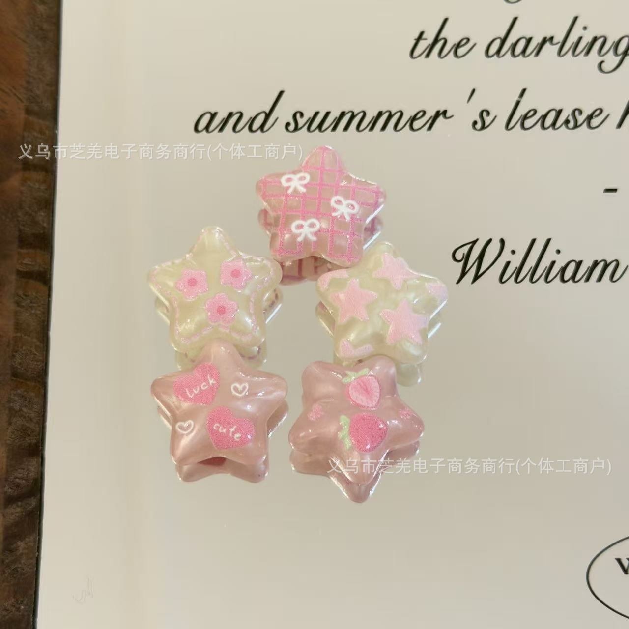 Wholesale 10pcs embossed jelly strawberry pentagram acrylic beads