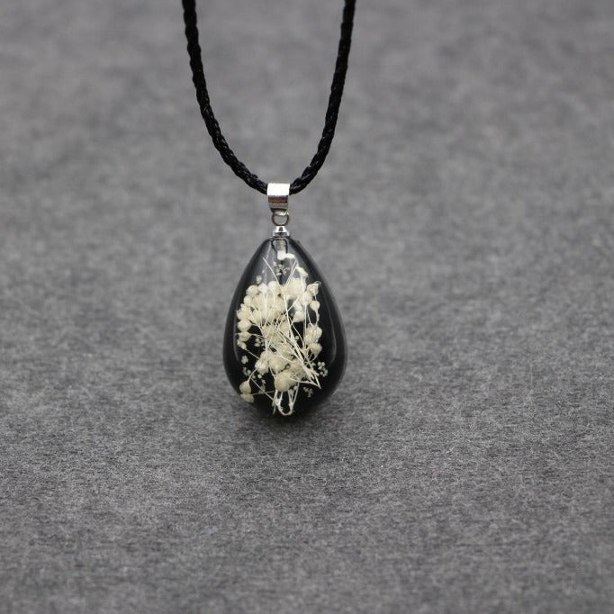 Wholesale Handmade Resin Pendant Necklace With Dried Flowers Blue Glow In The Dark Nature Design Boutique Jewelry Accessory