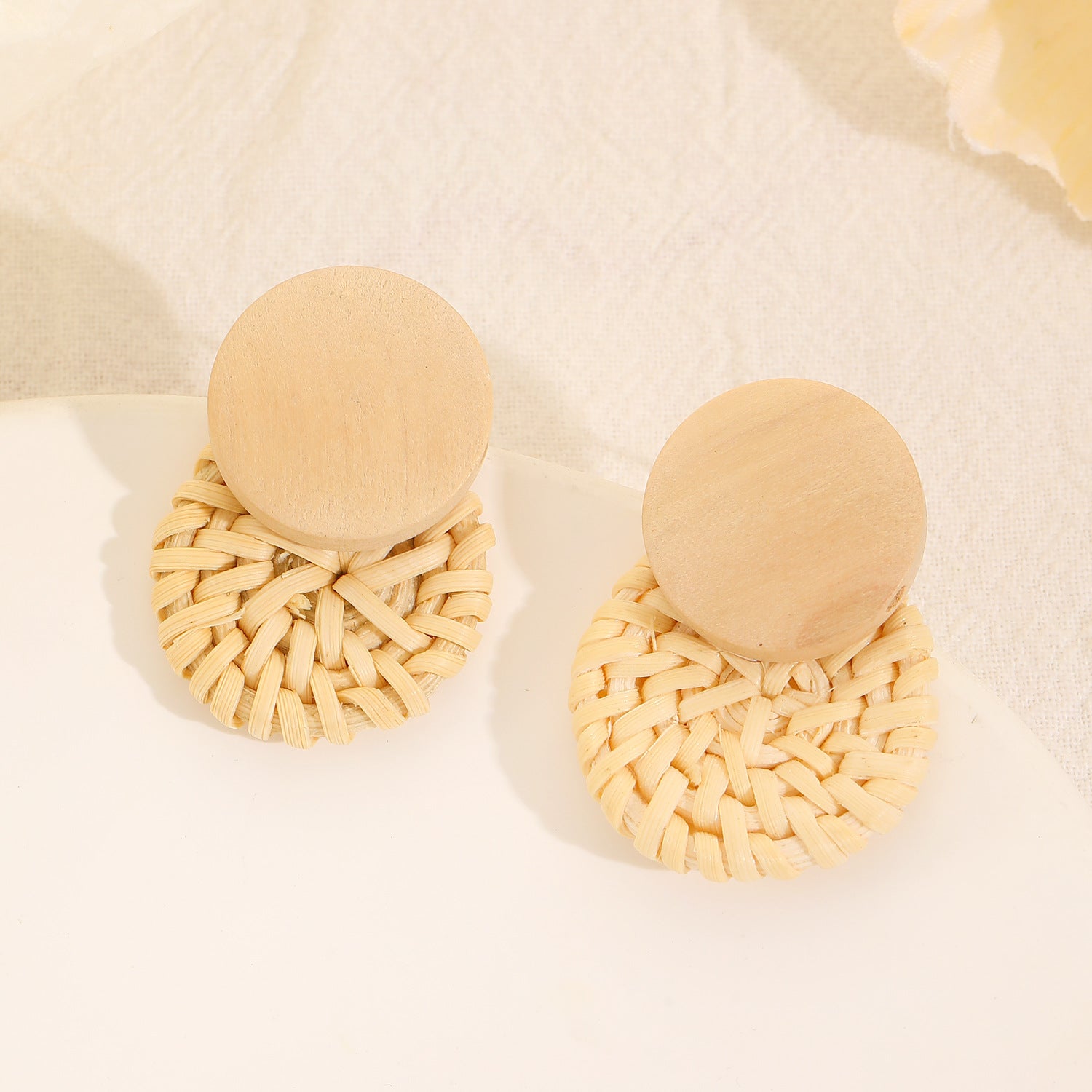 Wholesale Trendy Summer Vacation Hand Knit Raffia Flower Earrings For Women Golden Yellow Fashion Accessory Resale Gift