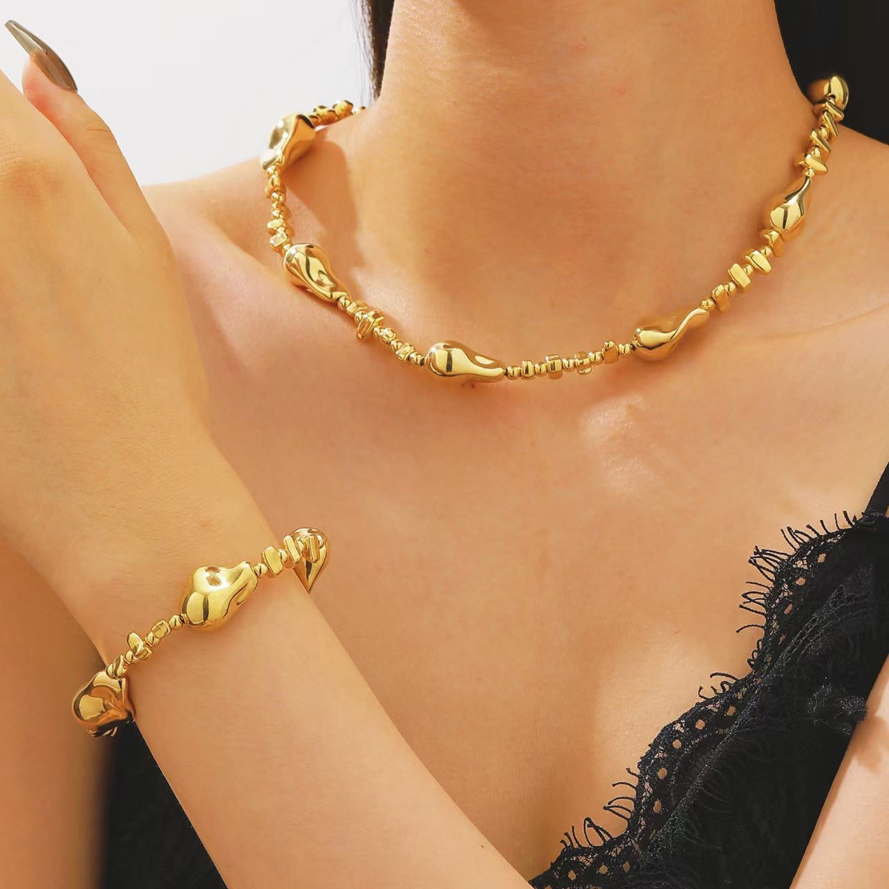 Wholesale Silver Geometric Heart Pendant Necklace