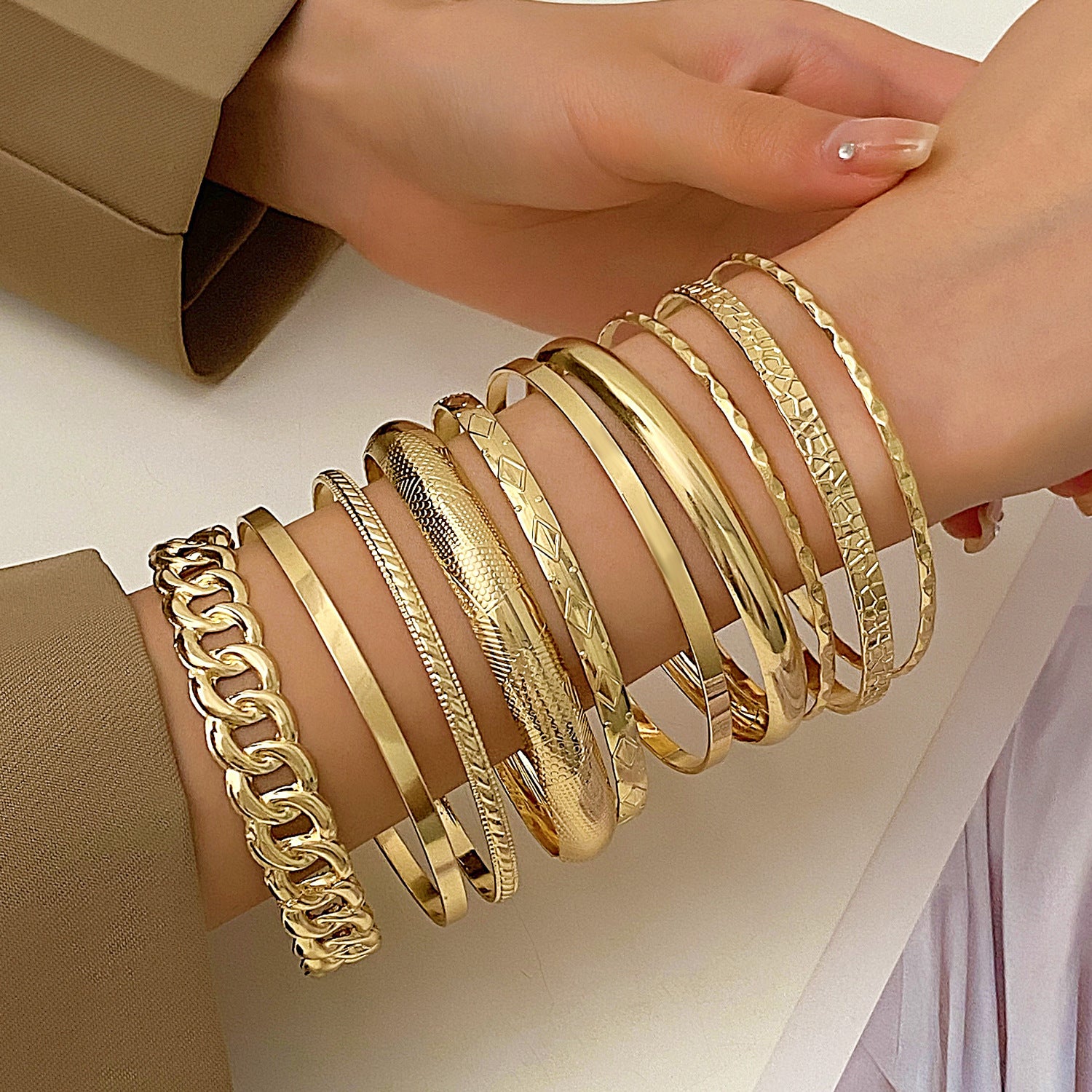 Wholesale Broad Gold Glossy 10-piece Alloy Bracelet Set