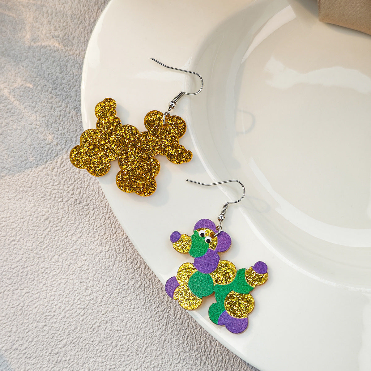 Wholesale Retro Color Contrast Sequin Acrylic Carnival Creative Personalized Three-color Puppy Earrings