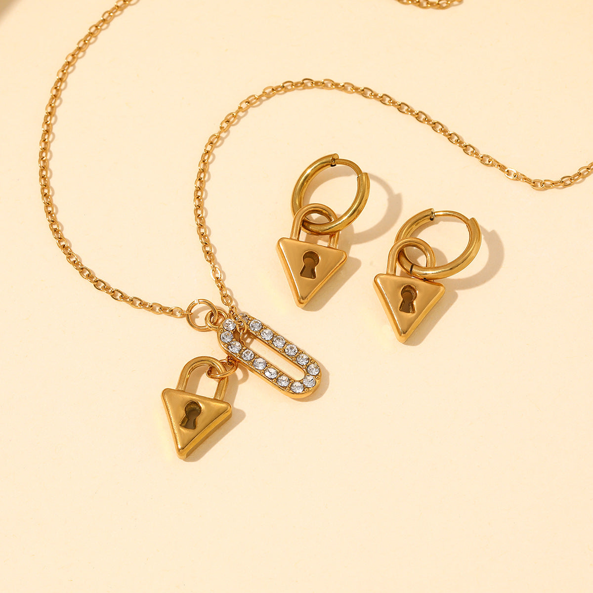 Wholesale Stainless steel jewelry women' s necklaces and earrings light luxury style