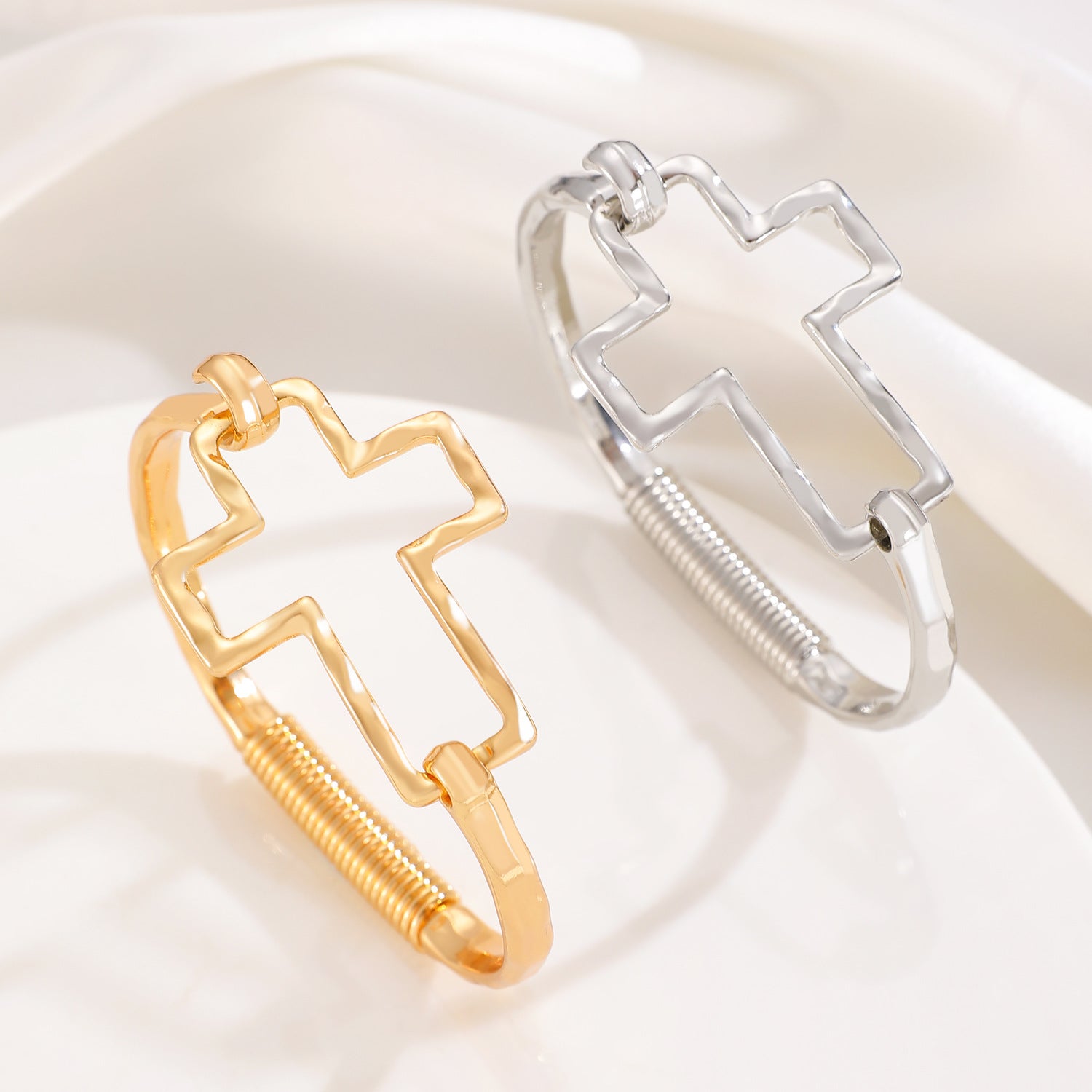 Wholesale Exaggerated cross-shaped heart plated bracelet