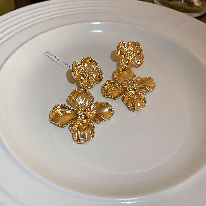 Wholesale of Medieval Round Flower Tassel Metal Earrings