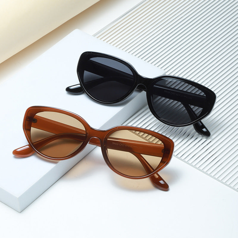 Wholesale Women's retro cat-eye small frame UV protection sunglasses