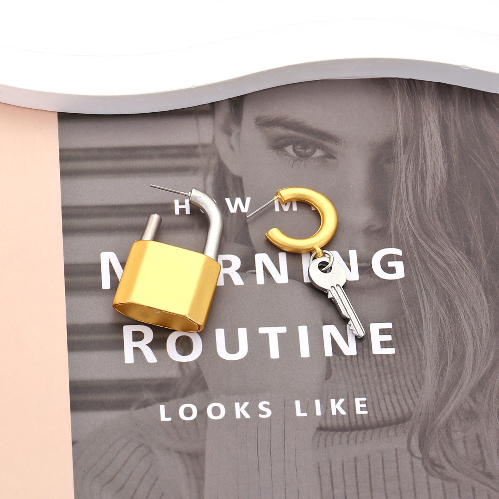 Wholesale Vintage Metal Keylock Geometric Earrings