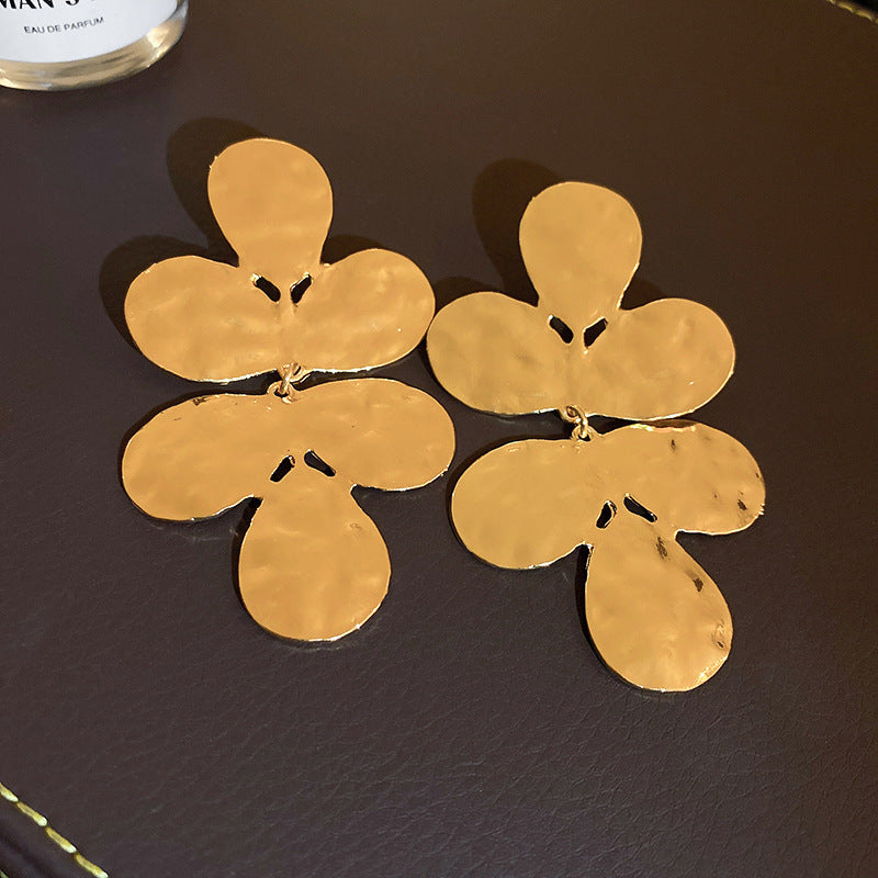 Wholesale Flower Scalloped Metal Earrings