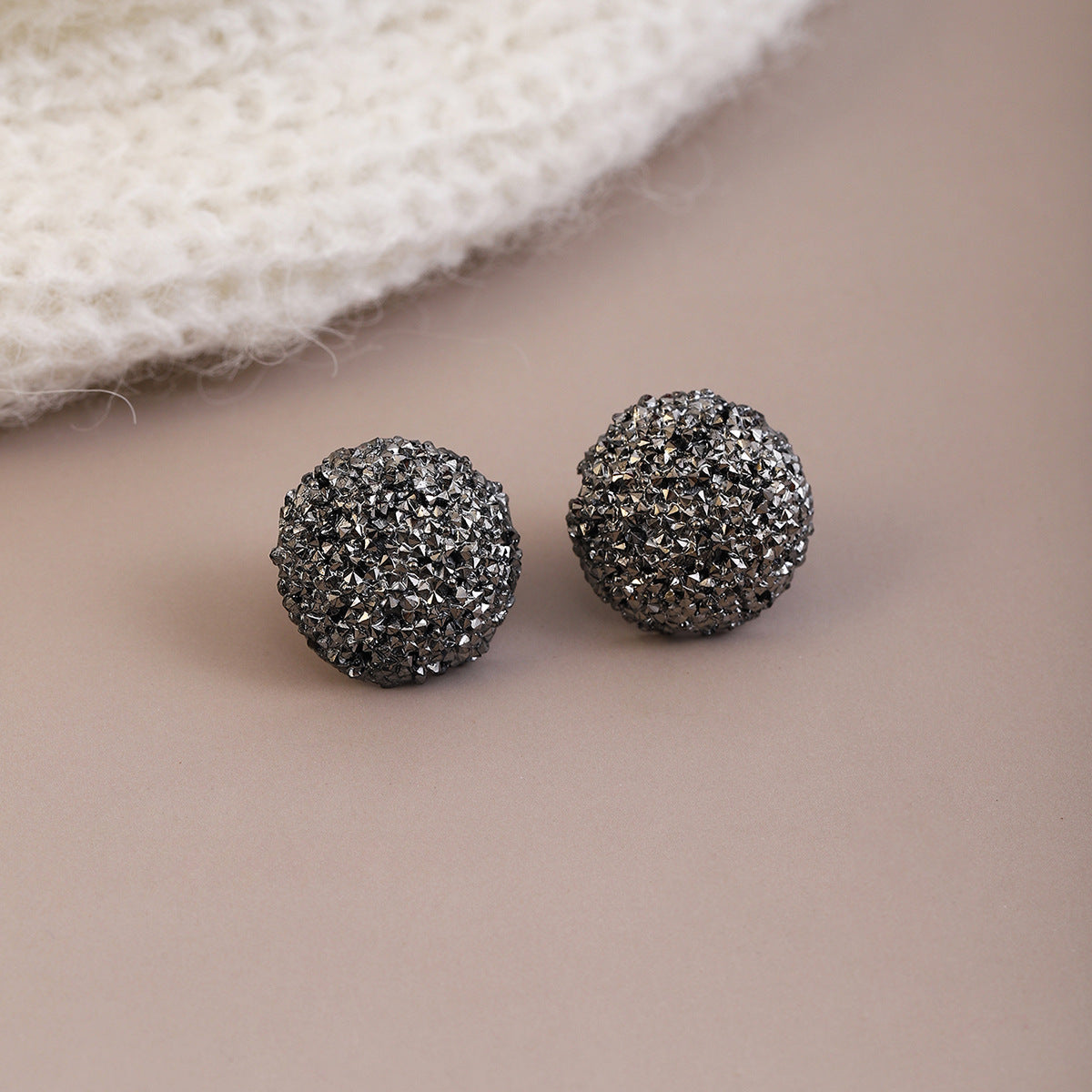 Wholesale Silver Needle Super Glitter Grey Diamond Heart Round Earrings