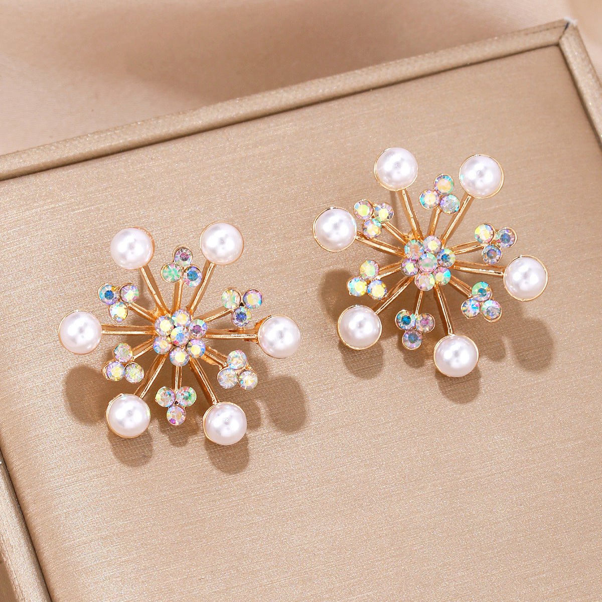 Wholesale Christmas red and green color scheme snowflake earrings