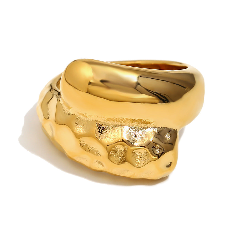 Wholesale Gold-colored bread-shaped heart-hammering pattern seal Stainless Steel Rings