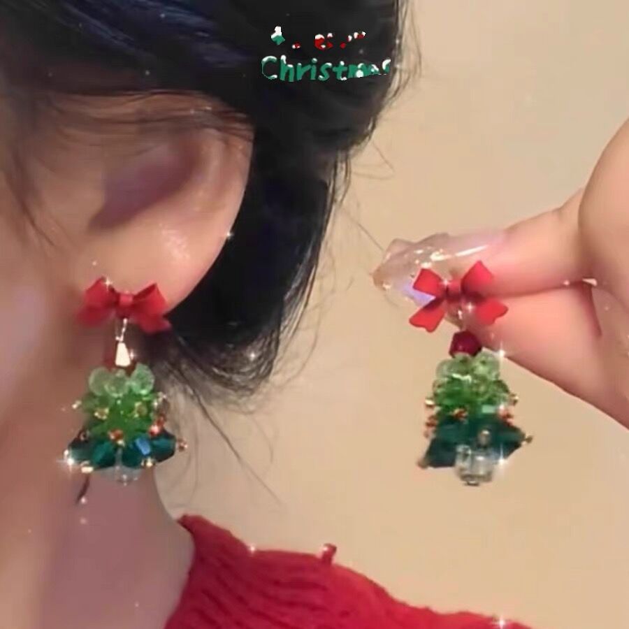 Wholesale Christmas tree necklace for women winter atmosphere high-end sweater necklace