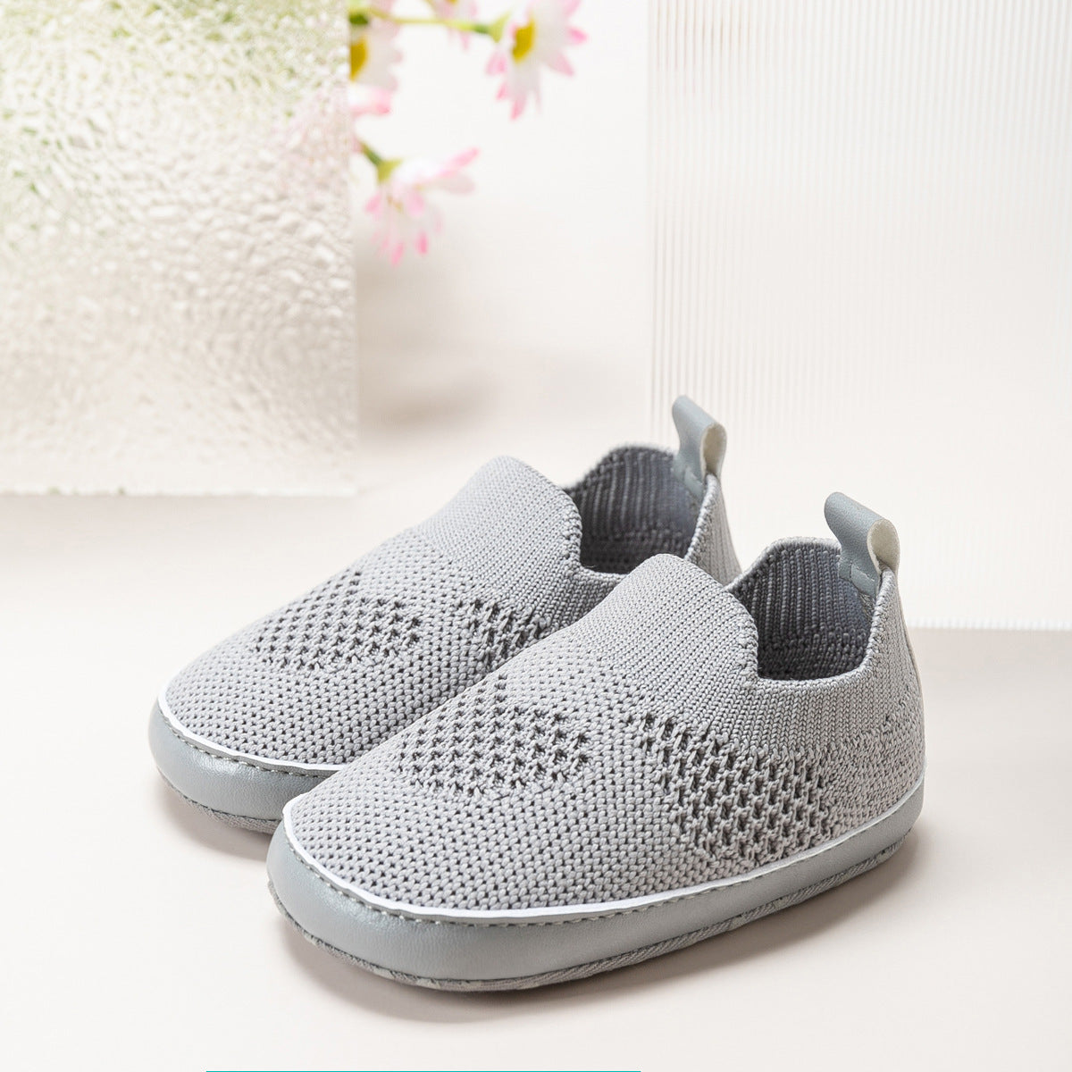 Al por mayor, cómodo, transpirable, suave, sin deslizamiento, anti-Off Overhoes Kids Shoes