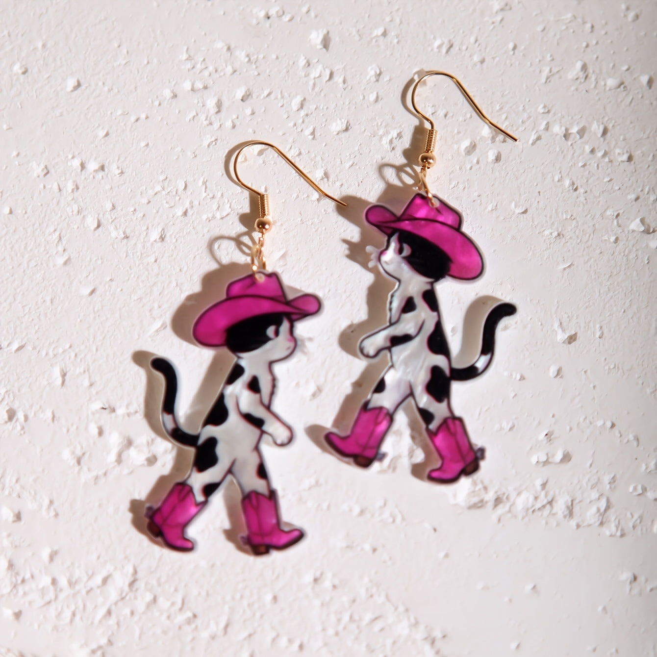 Wholesale Chic Black White Spotted Walking Cat Acrylic 2D Double Sided Cute Cat Earrings Jewelry Accessory For Party Wear Boutique Resale