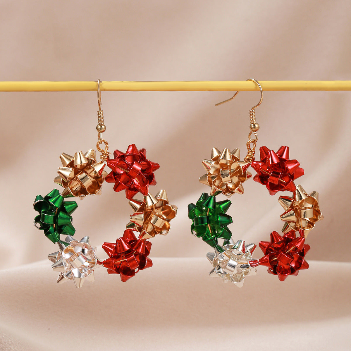 Wholesale Christmas red and green color scheme snowflake earrings