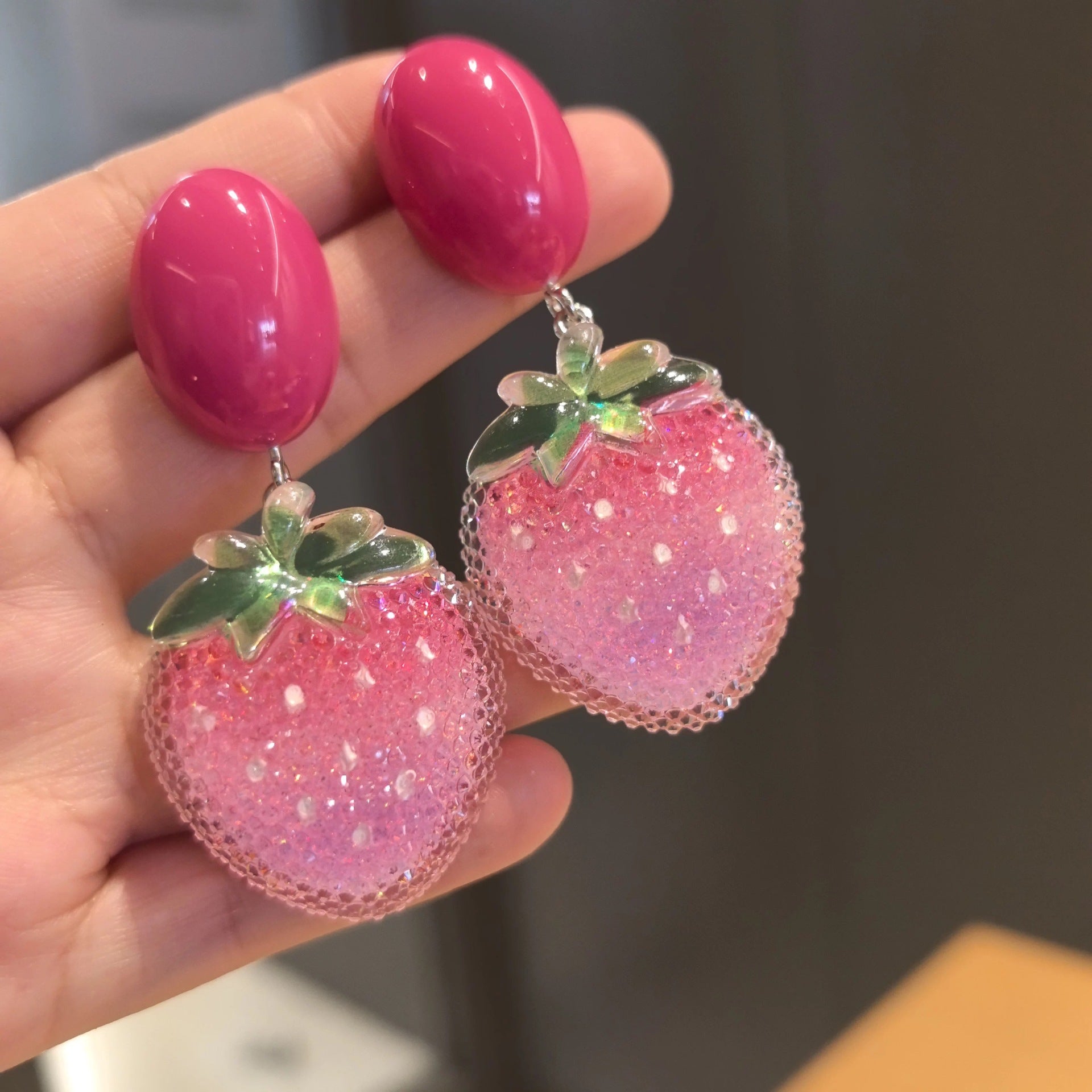 Wholesale Small fresh and sweet strawberry double ball ear clip
