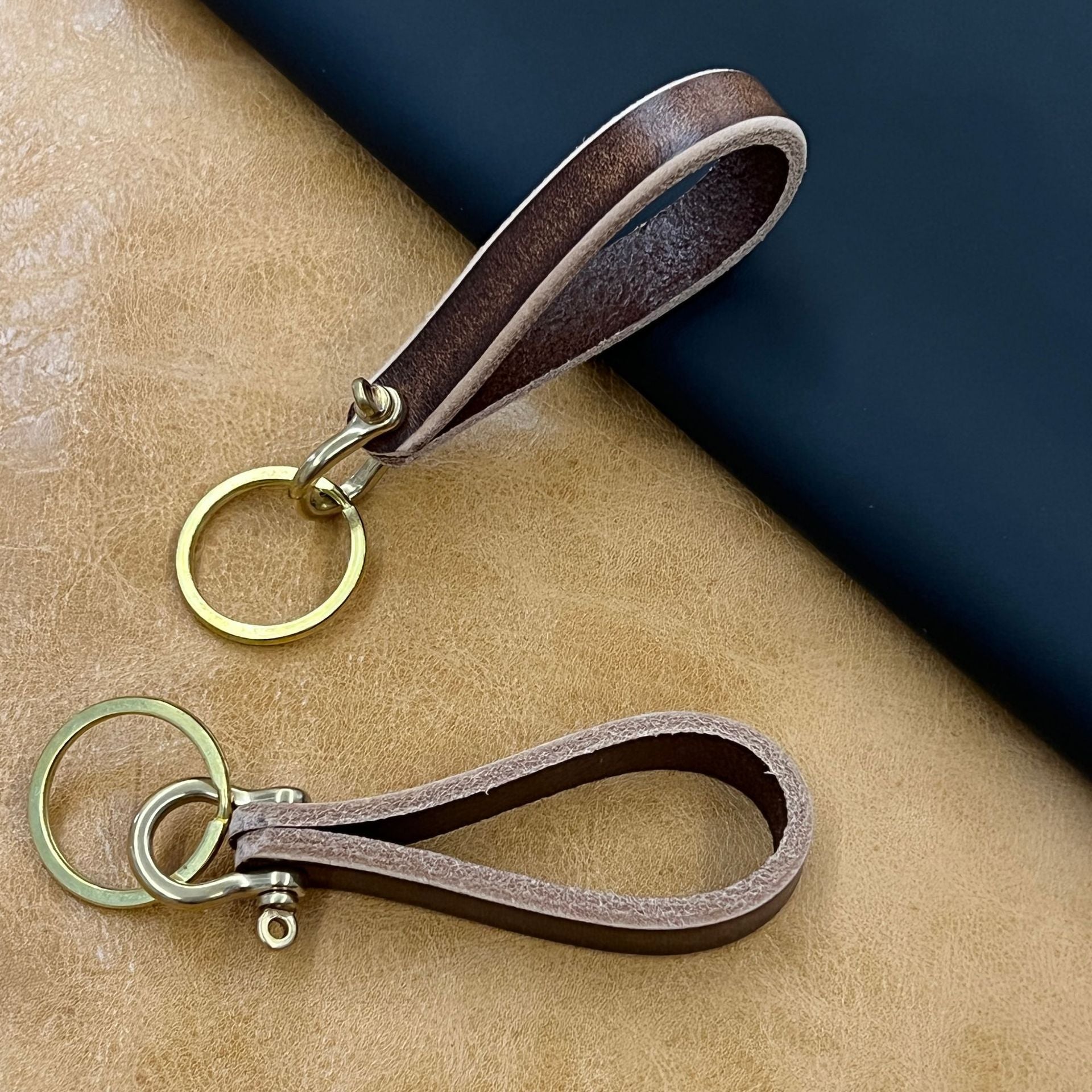 Wholesale Genuine Leather Brass Horseshoe Chain Keychains