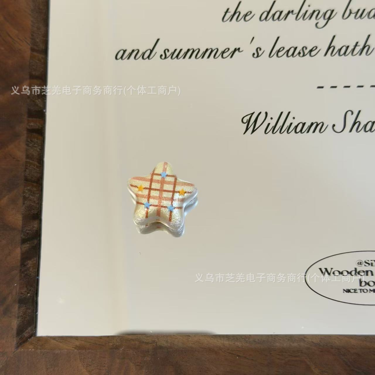 Wholesale 10pcs embossed silk gold pentagonal star acrylic beads