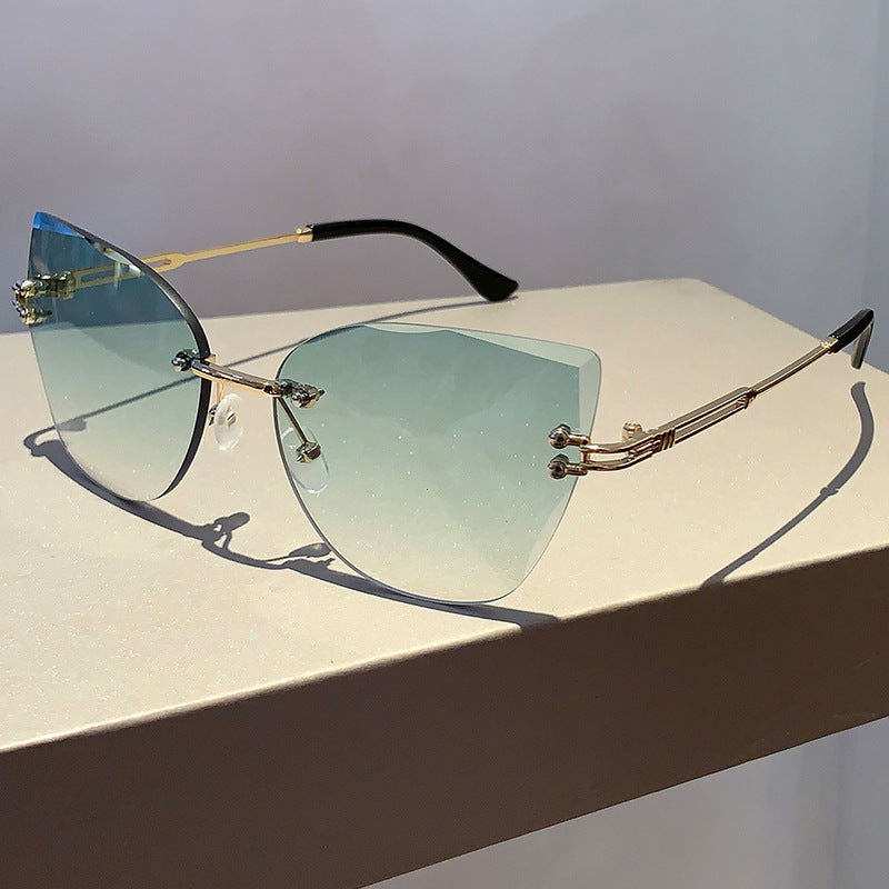 Wholesale Retro frameless cut-edge sunglasses cat-eye gradient sunglasses