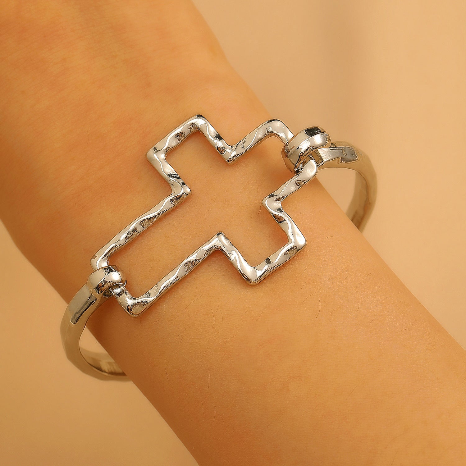 Wholesale Exaggerated cross-shaped heart plated bracelet