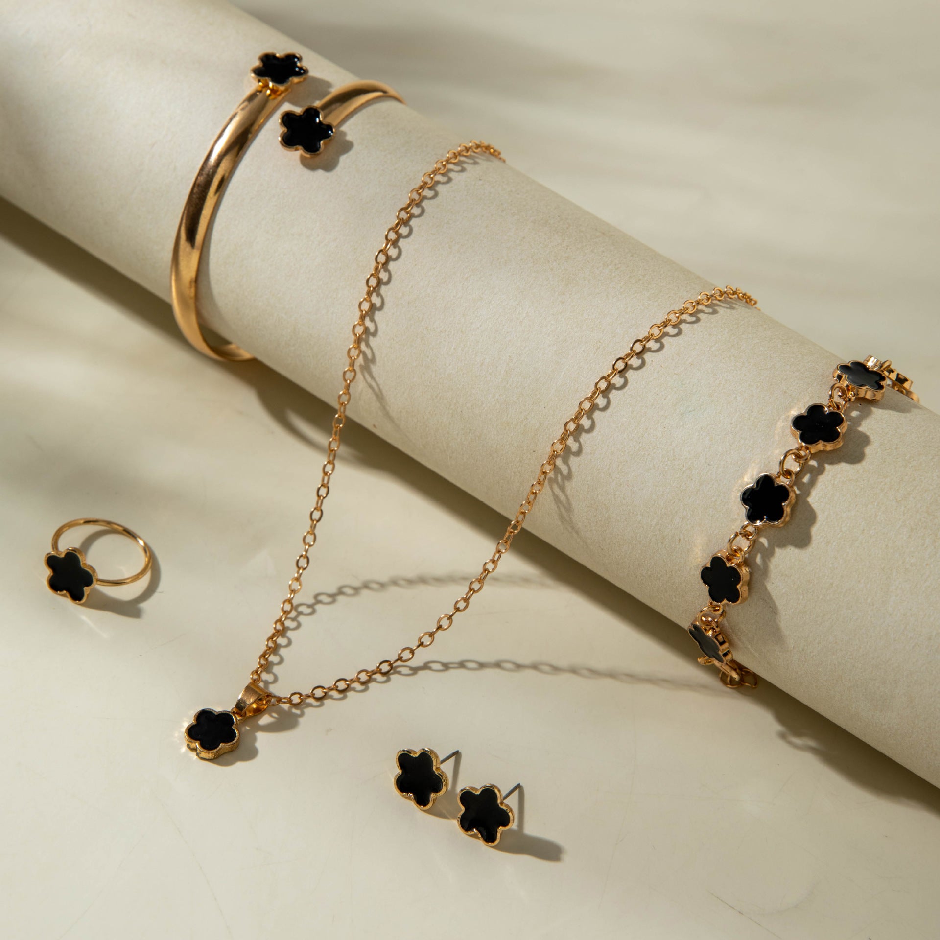 Wholesale 5pcs/pack Fashion Alloy Clover Bracelet Jewelry Three-Piece Set