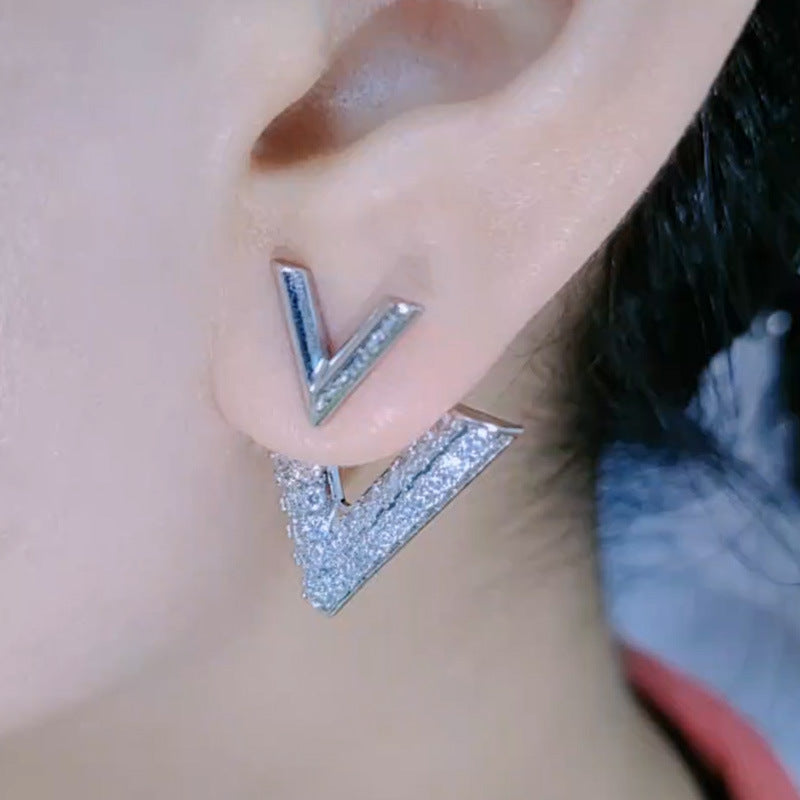 Wholesale Fashion Commuting Geometric Inverted Triangle Copper Inlaid Zircon Earrings