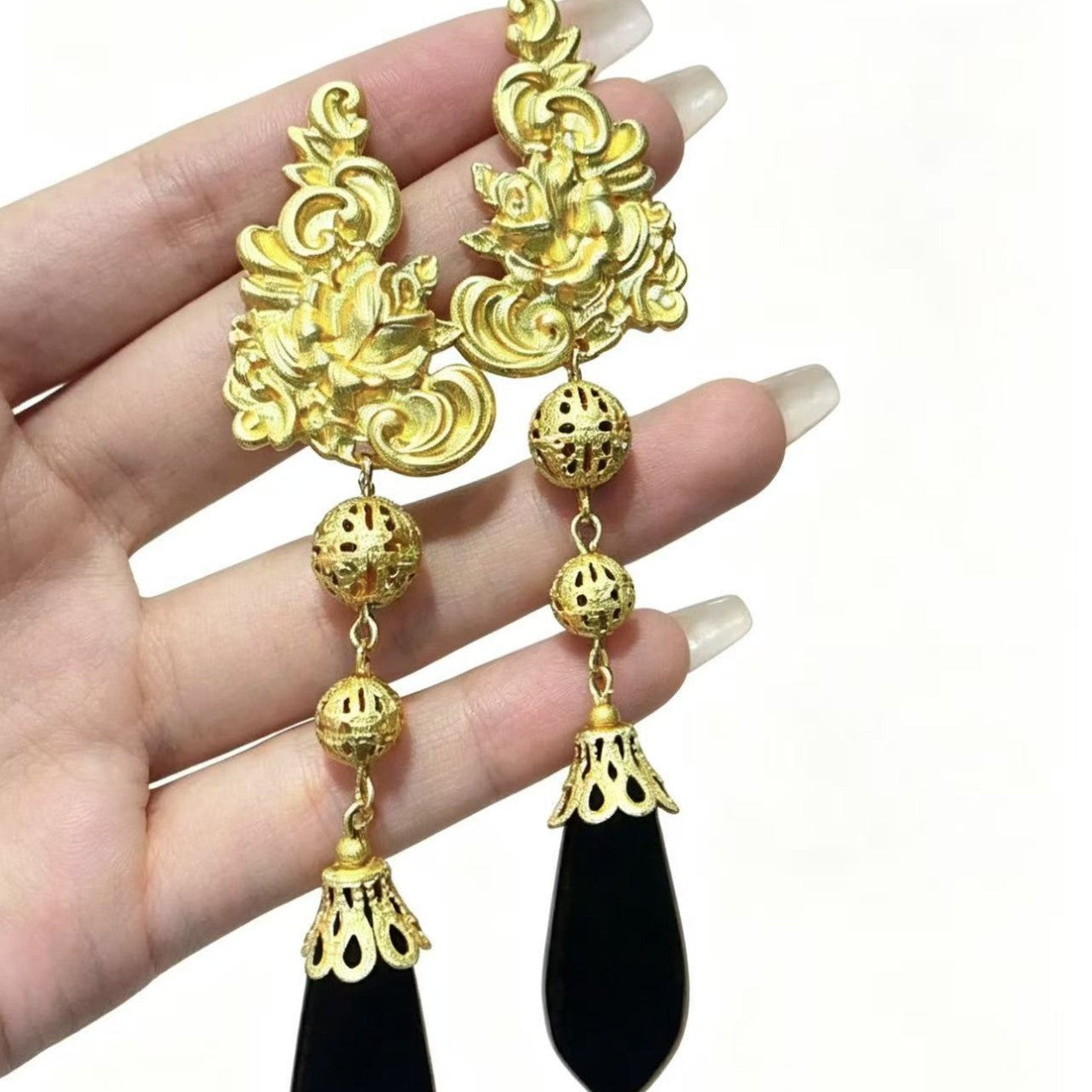 Wholesale Retro Chinese Chic Gold Auspicious Cloud Tassel Earrings Alloy Electroplated Fashion Accessory