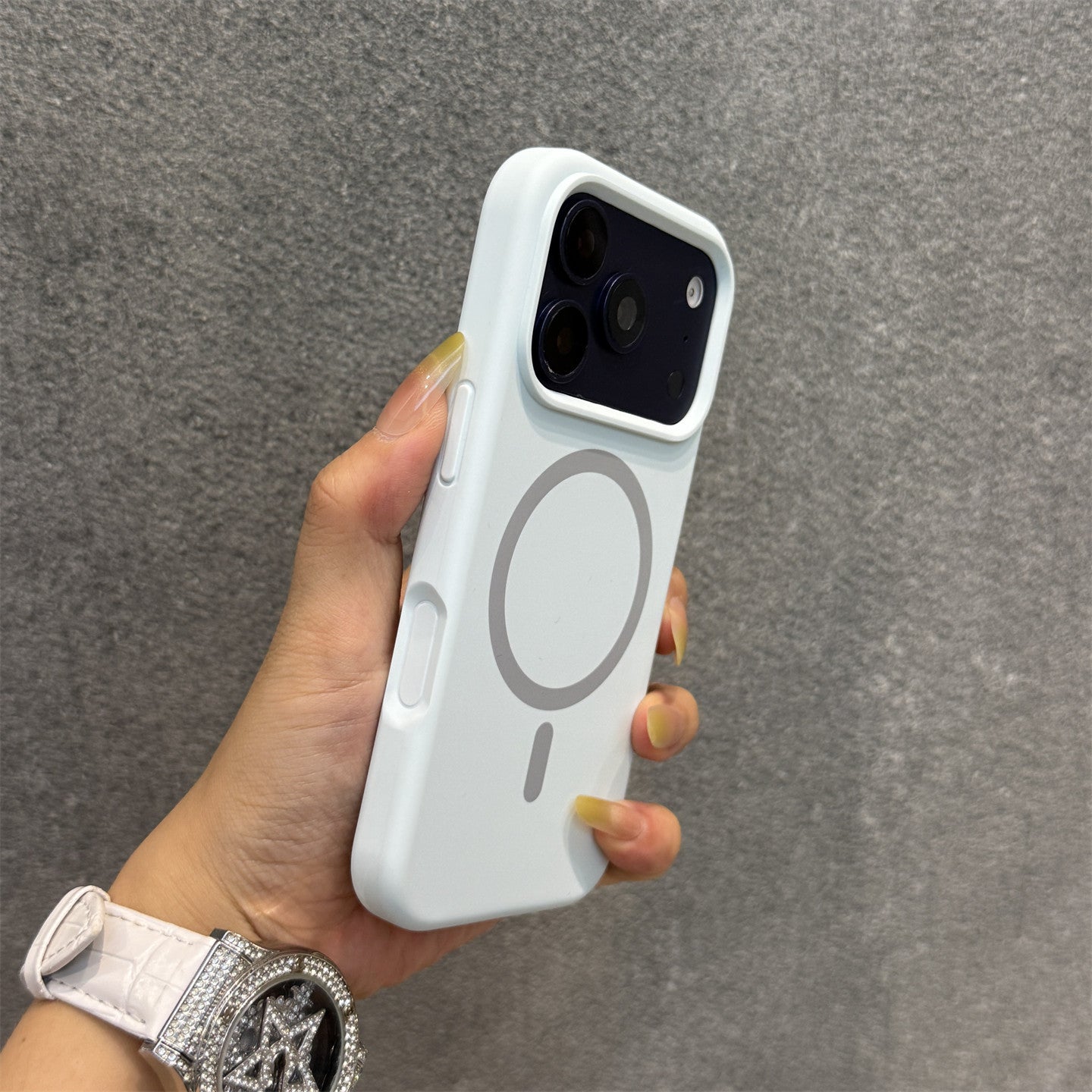 Wholesale Trendy Liquid Silicone Magnetic Phone Case For 17 Stylish Everyday Use Phone Accessory Boutique Gift