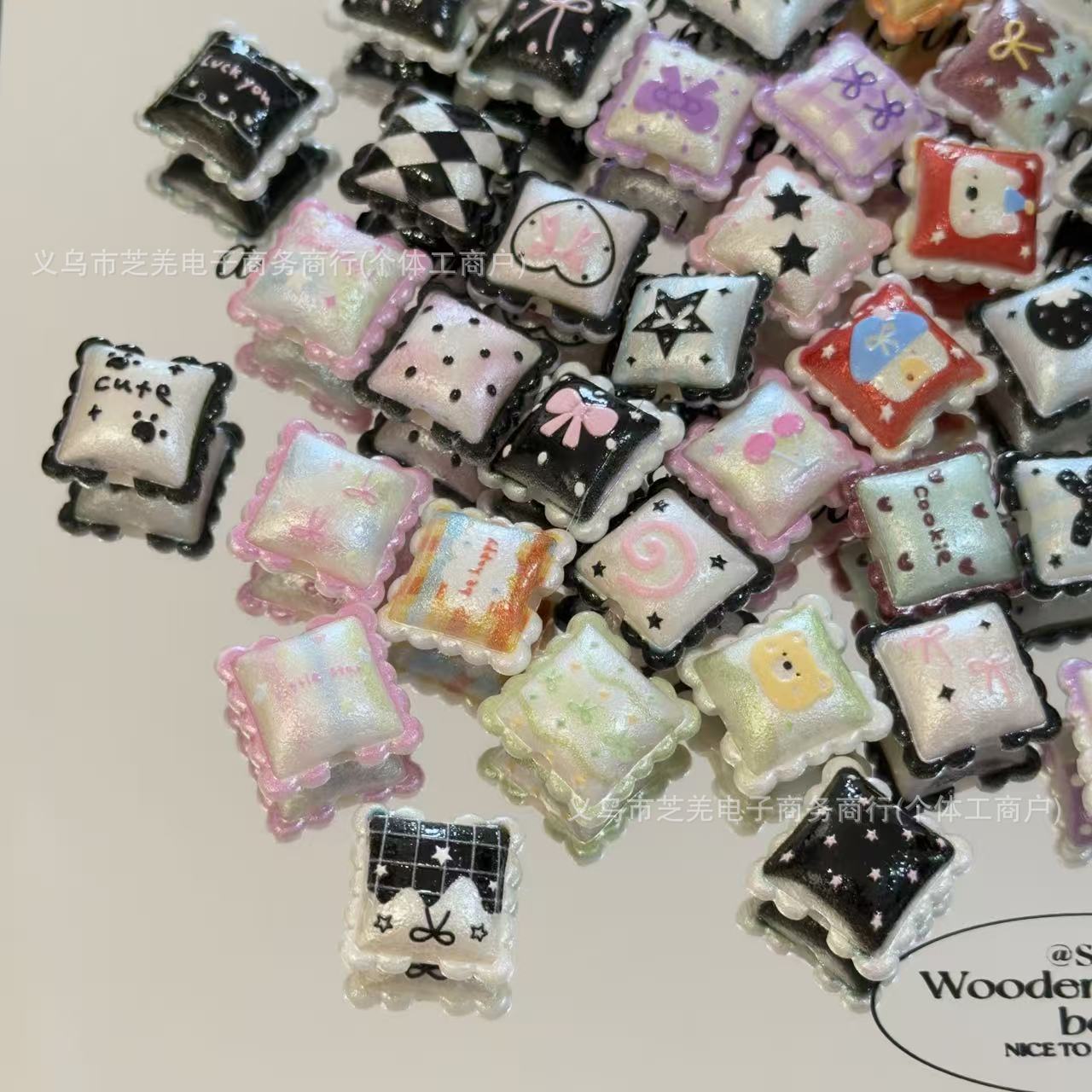 Wholesale 10pcs small pillow with embossed lace acrylic beads