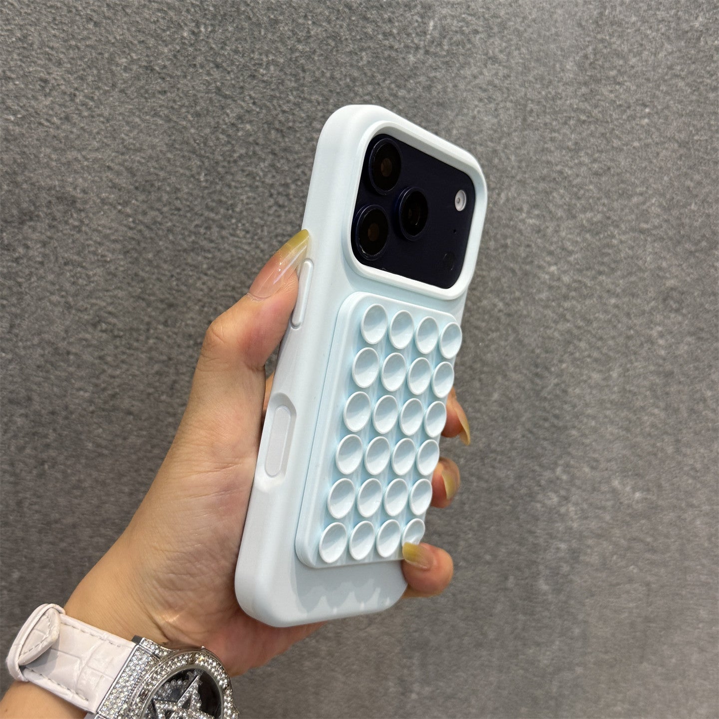 Wholesale Trendy Liquid Silicone Magnetic Phone Case For 17 Stylish Everyday Use Phone Accessory Boutique Gift