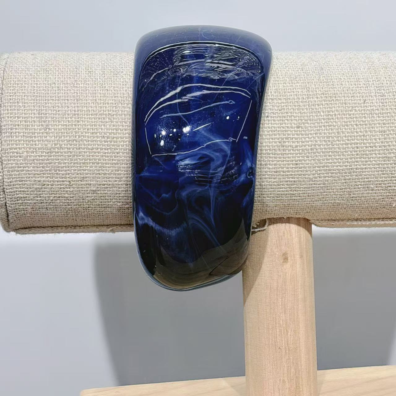 Wholesale Resin oval wide version geometric arc resin smudged coffee color bracelet spring and summer bracelet