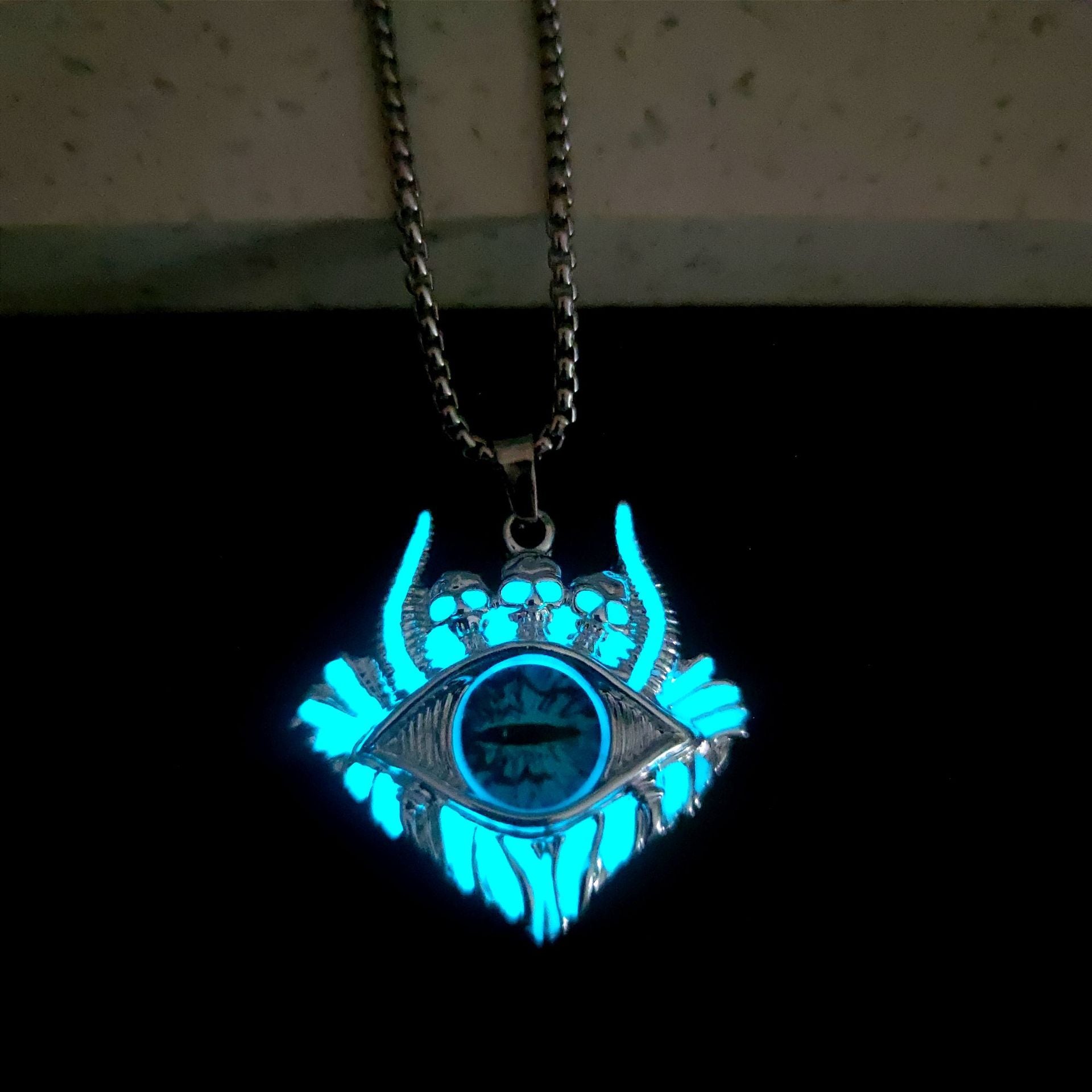 Wholesale Luminous Devil' s Eye Necklace