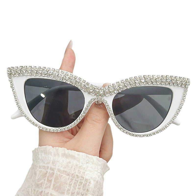Wholesale Cat's Eye Diamond-studded Fashionable Sunglasses with Unique Shape