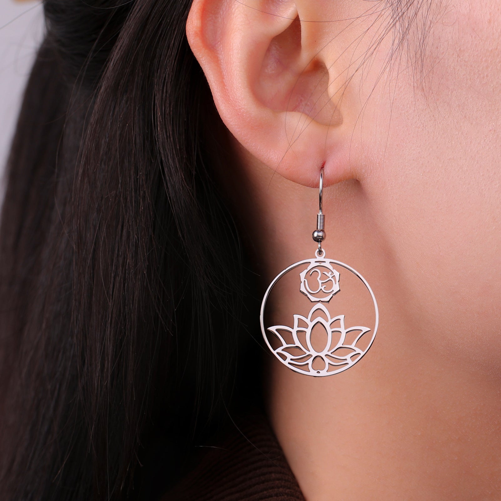 Wholesale Fashionable and simple hollow lotus stainless steel earrings