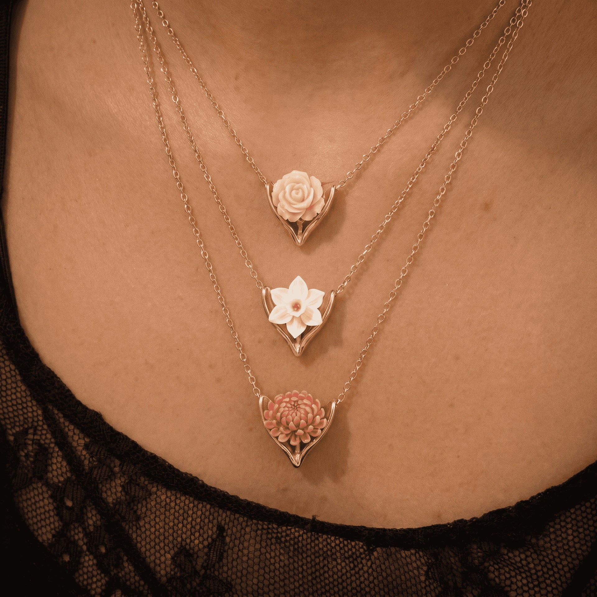 Wholesale Stainless Steel Heart Shaped Flower Pendant Necklace French Style Carnation Lily Of The Valley Jewelry Everyday Fashion Accessory