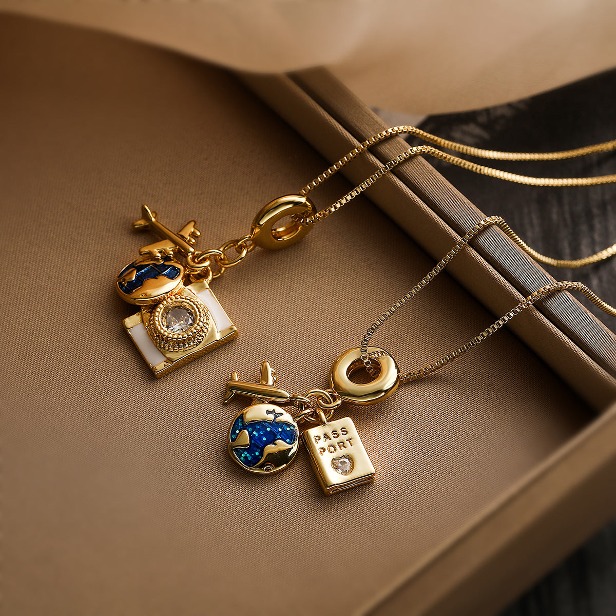 Wholesale Copper Gold Plated Zircon Camera Passport Pendant Necklace Collarbone Chain