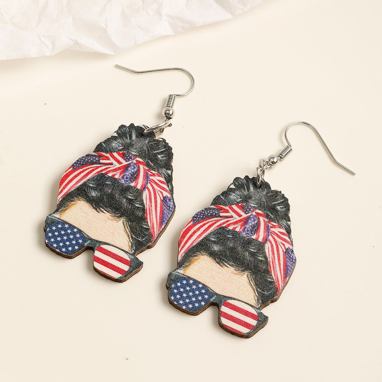 Pendientes de madera estampados de estampado de la bandera de mariposa al por mayor