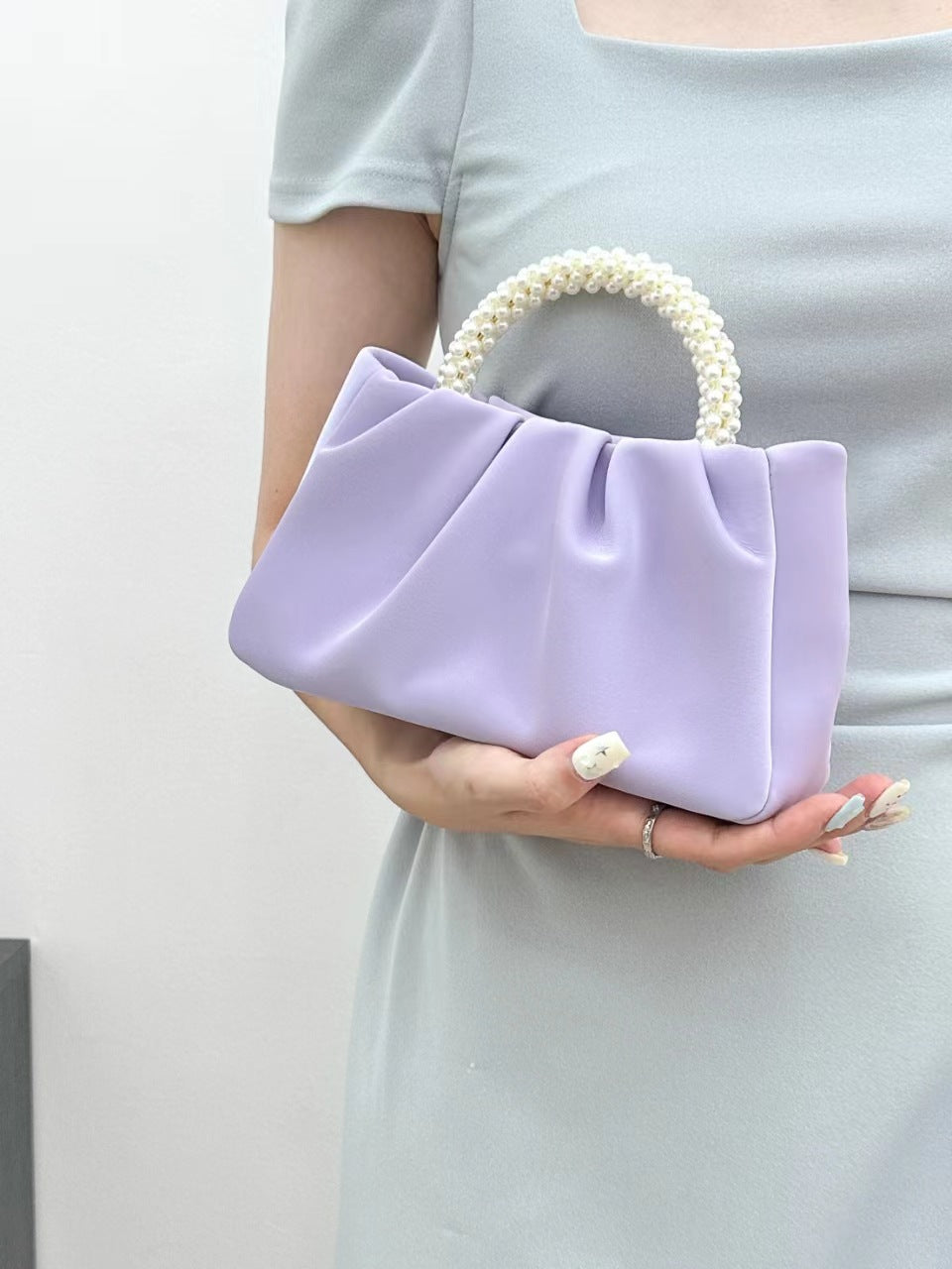 Wholesale Fashion Pleated Pearl Handbag Cloud Bag