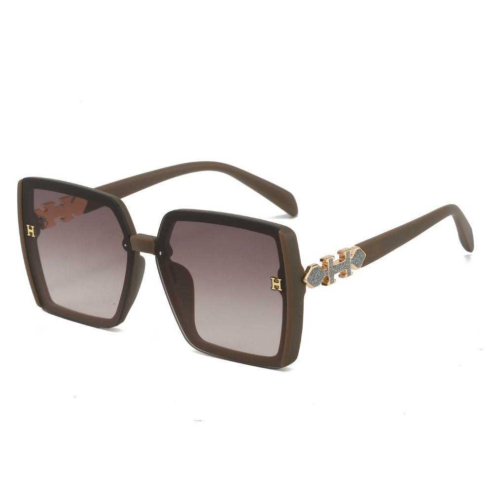 Wholesale Fashionable Temple Letter Sunglasses