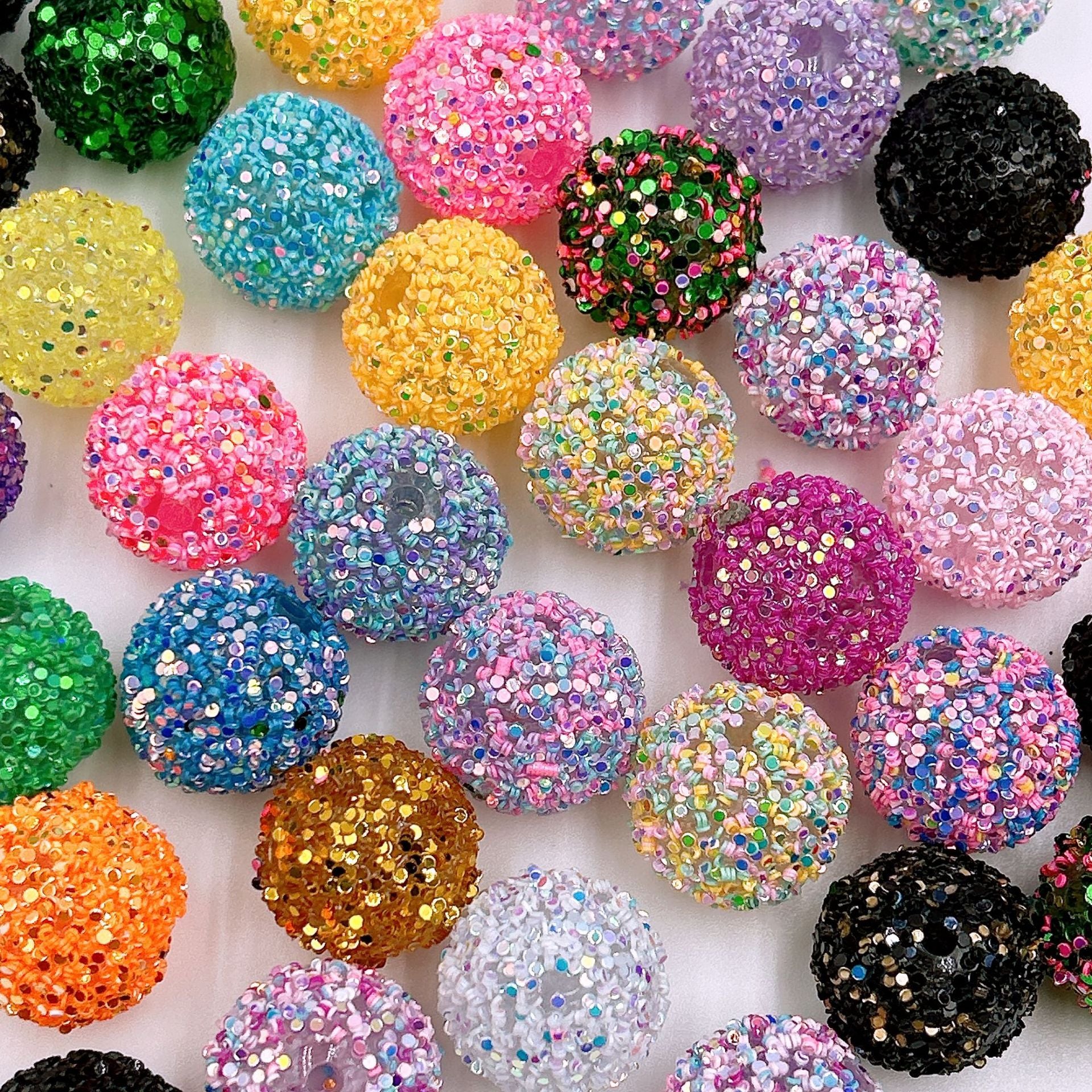 Wholesale Random 100pcs Acrylic iridescent sequined through-hole beads