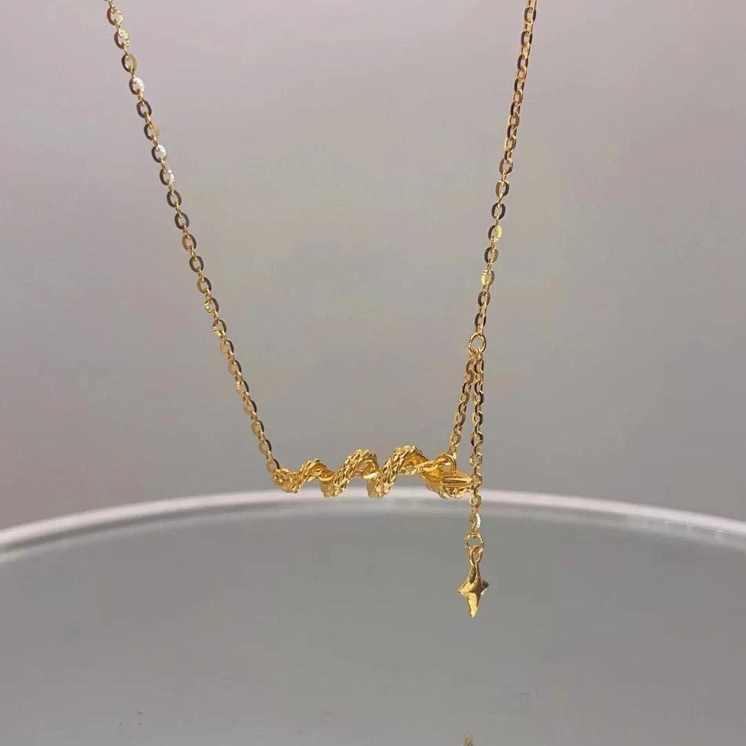 Wholesale Golden Snake Winding Necklace Women's Ins Light Luxury Niche High-end Style Pendant Collarbone Chain This Year's Gift for Girlfriend